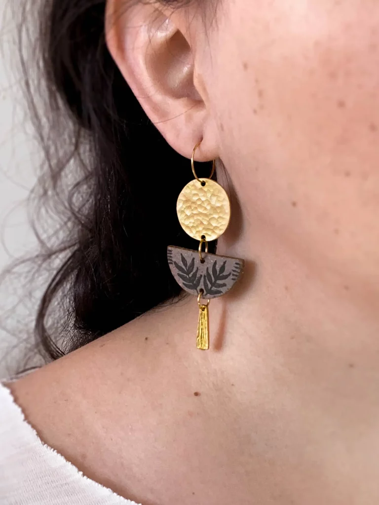 bijoux faits main, boucles d'oreilles céramiques, porcelaine, plaqués or, Studio Alchimies