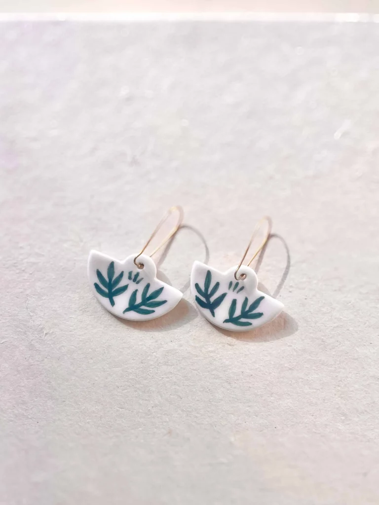 bijoux faits main, boucles d'oreilles céramiques, porcelaine, plaqués or, Studio Alchimies