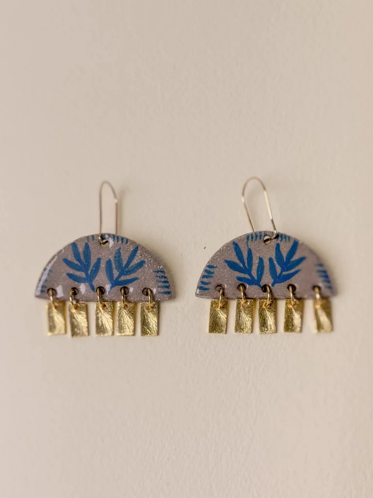 bijoux faits main, boucles d'oreilles céramiques, porcelaine, plaqués or, Studio Alchimies