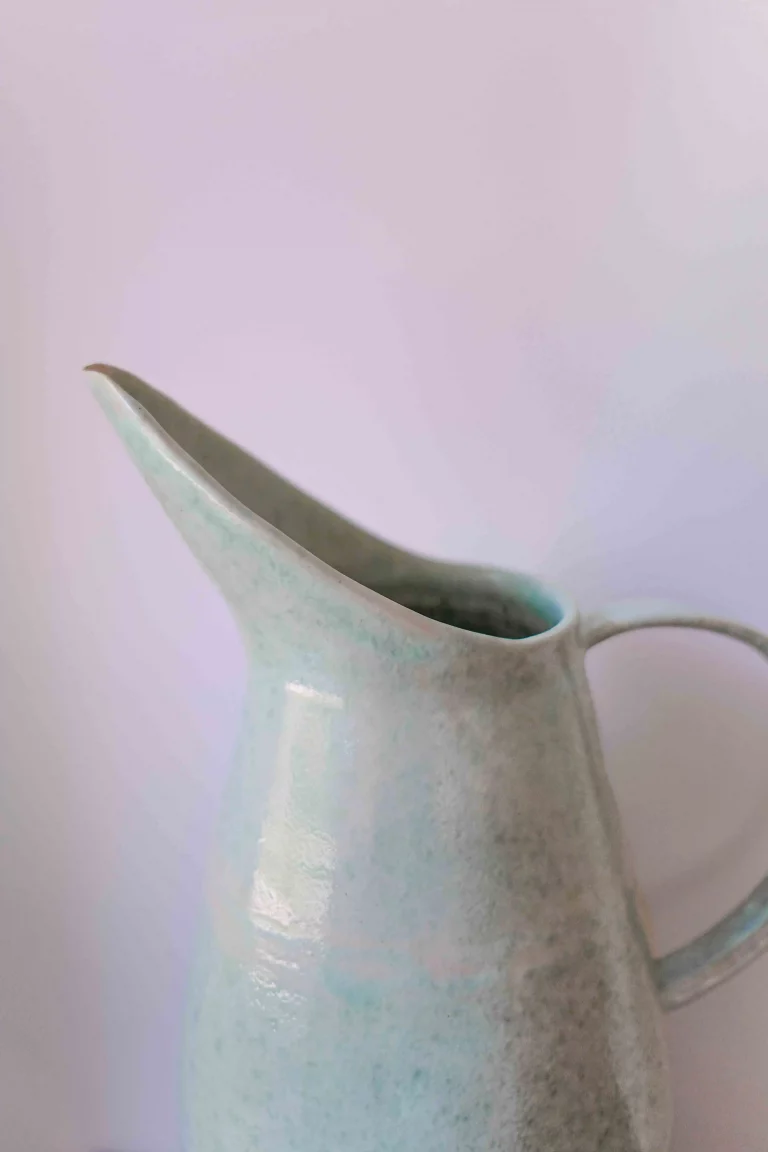 détail Grande cruche menthe, Poterie fait main, Studio Alchimies, Céramique