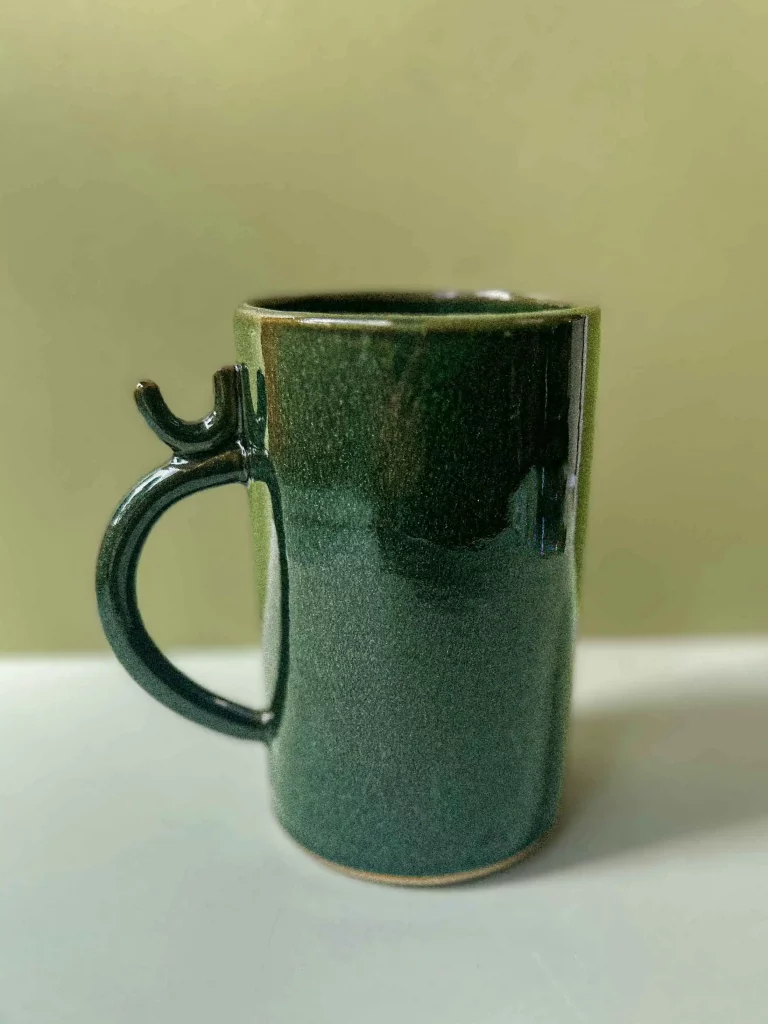 Tasse avec stop pouce en forme de U, Poterie fait main, Studio Alchimies, Céramique